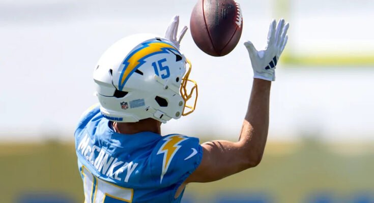 De ontvanger van Los Angeles Loaders Ladd McConkey vangt een pass tijdens het trainingskamp voor het NFL -voetbalteam donderdag 17 juli 2025, in El Segundo, Californië (AP Photo / Eric Thayer)