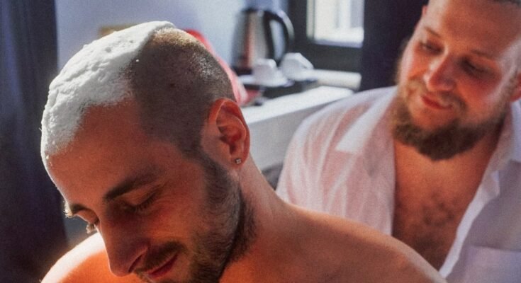 Het haar bindt twee mannen in een delicaat Belgisch drama